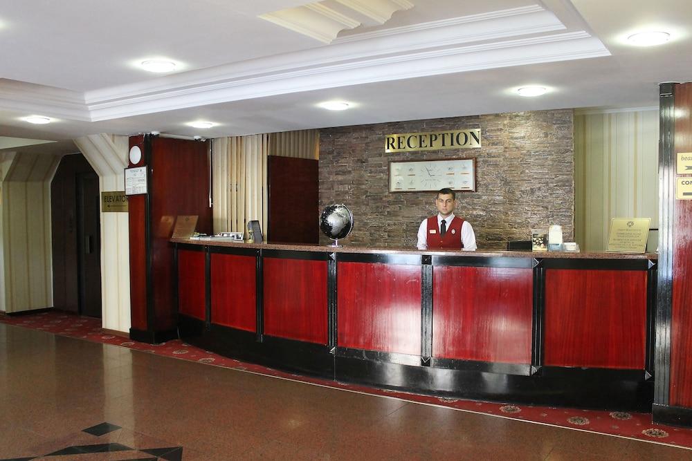 Hotel Ambassador Almaty Esterno foto