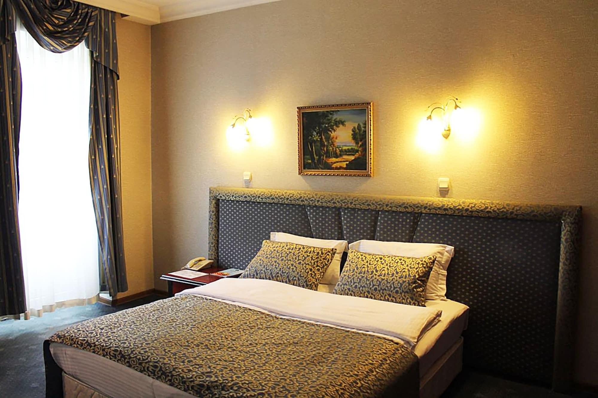 Hotel Ambassador Almaty Esterno foto