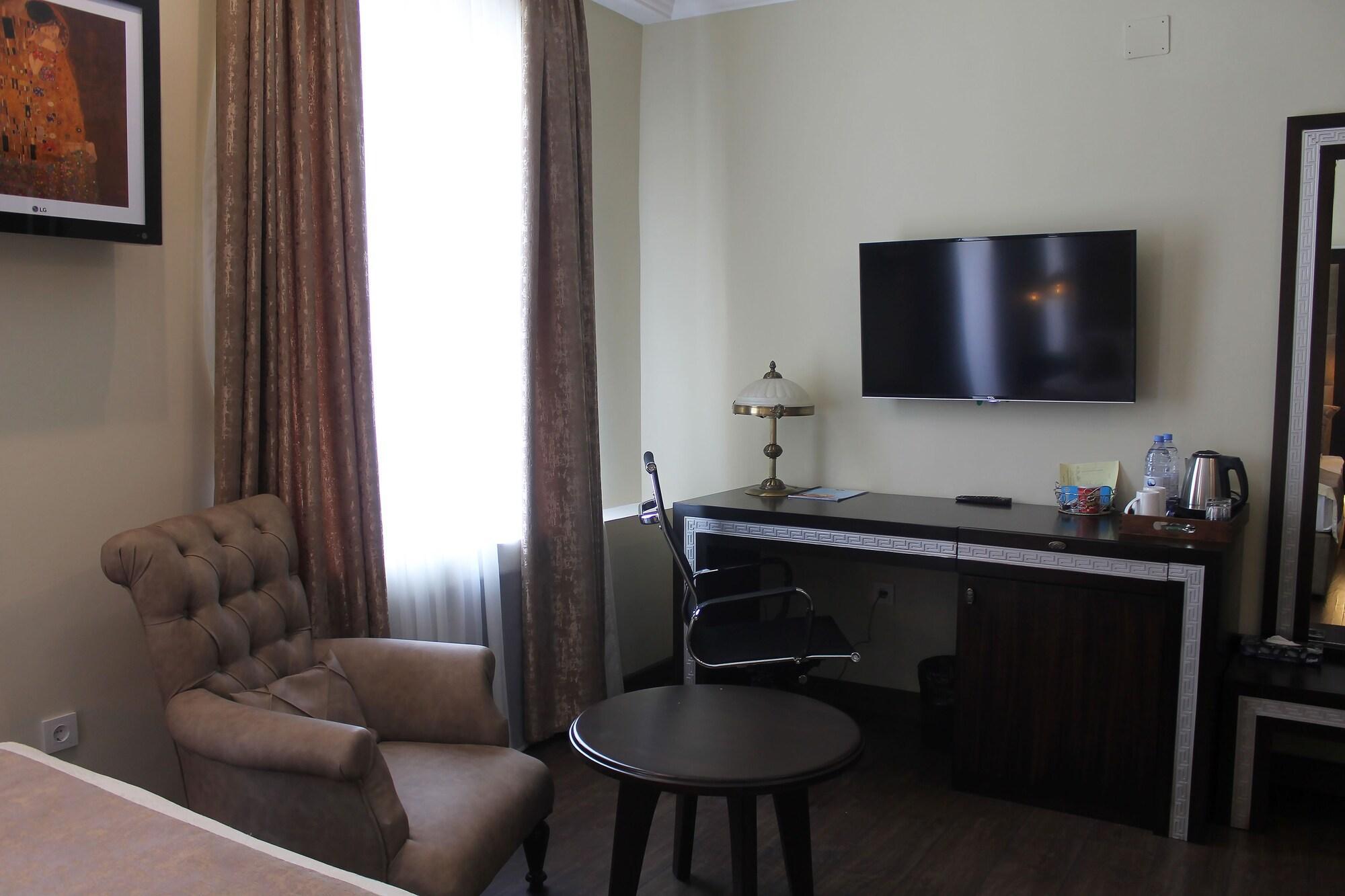 Hotel Ambassador Almaty Esterno foto