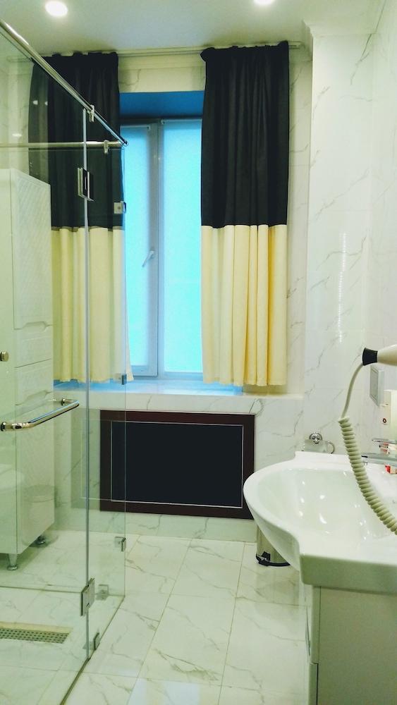 Hotel Ambassador Almaty Esterno foto