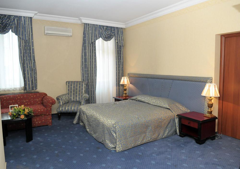 Hotel Ambassador Almaty Esterno foto