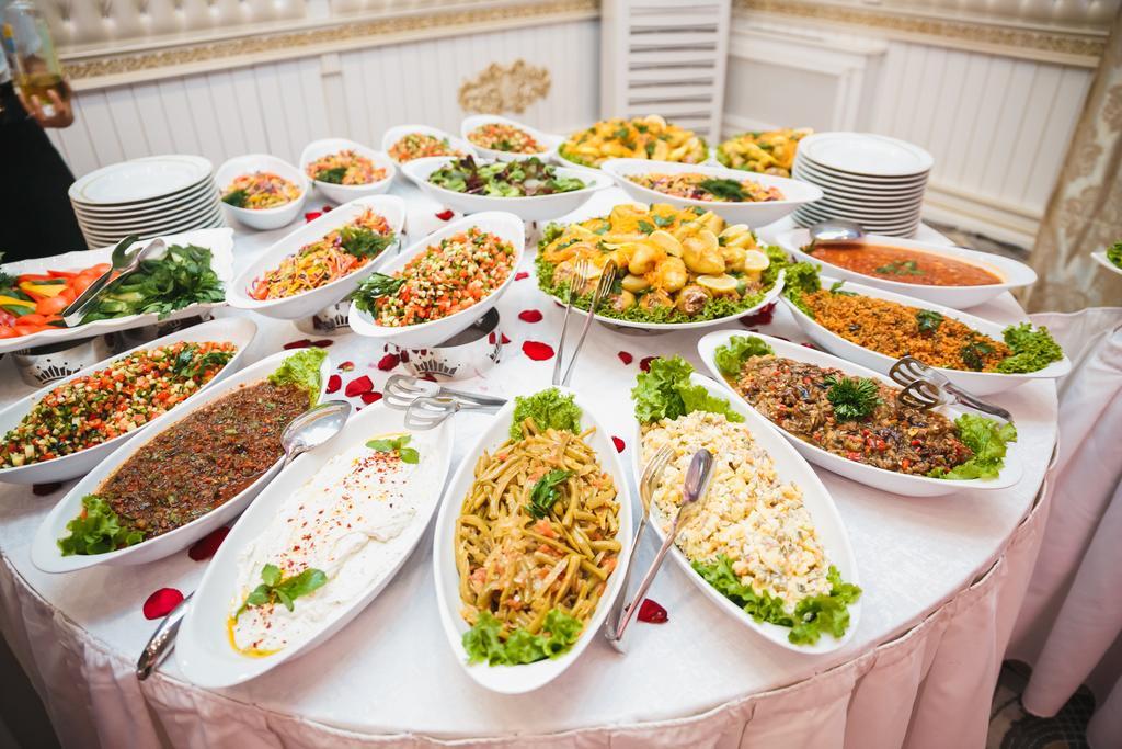 Hotel Ambassador Almaty Esterno foto