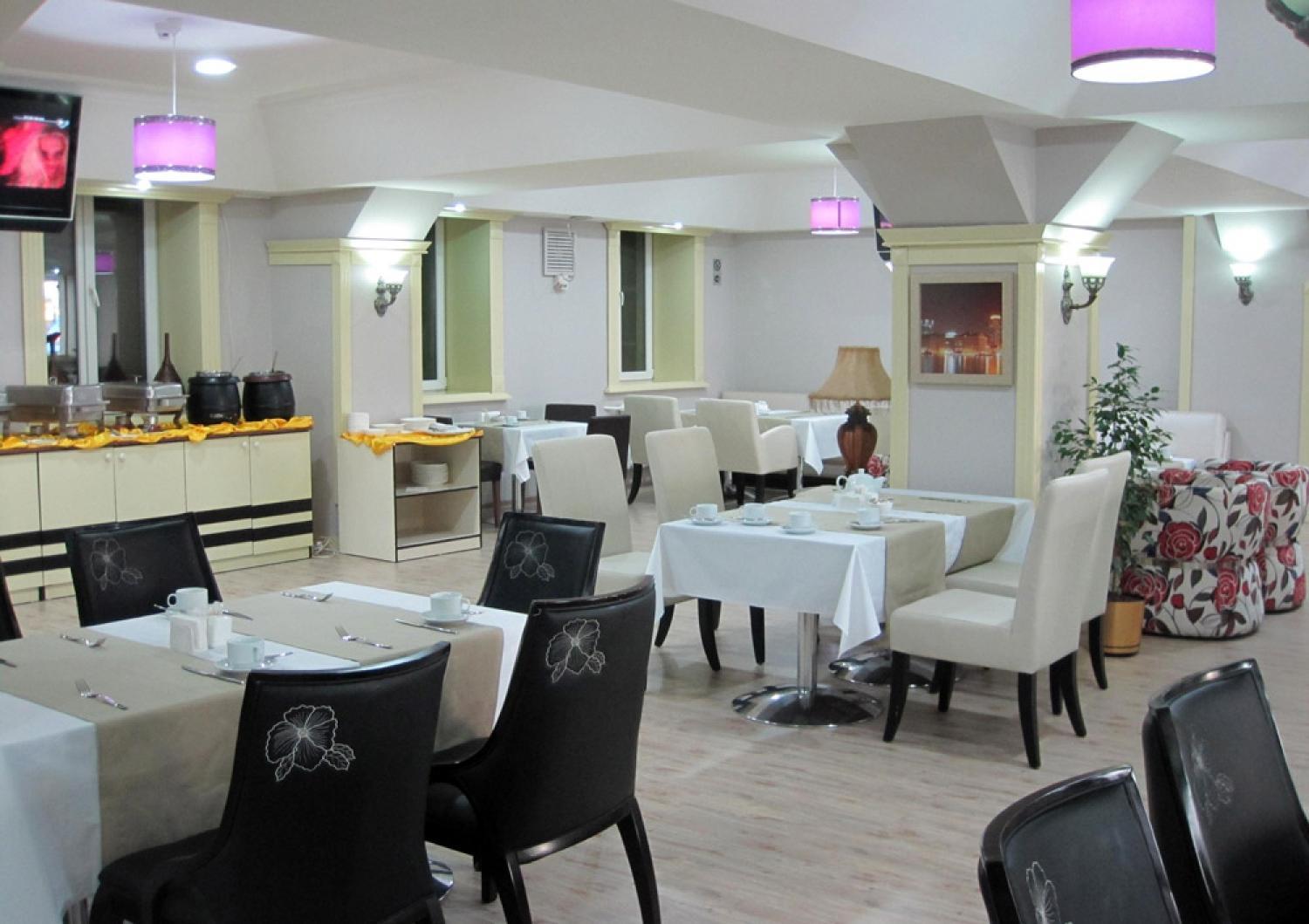 Hotel Ambassador Almaty Esterno foto