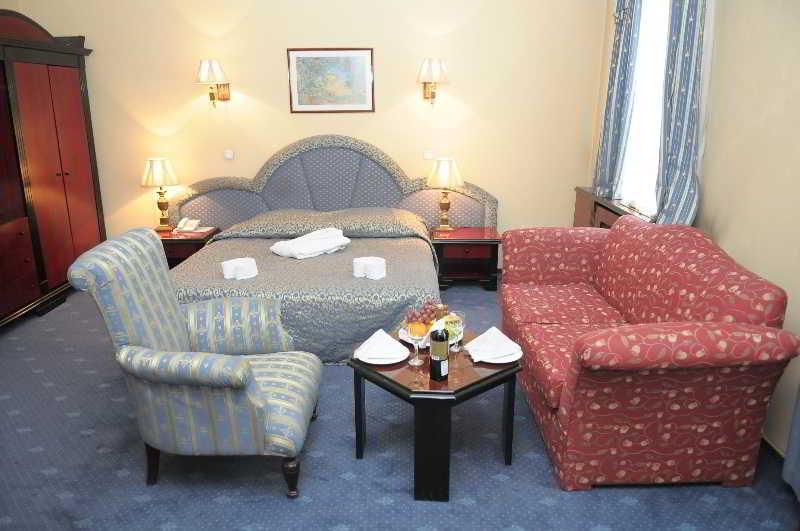 Hotel Ambassador Almaty Esterno foto