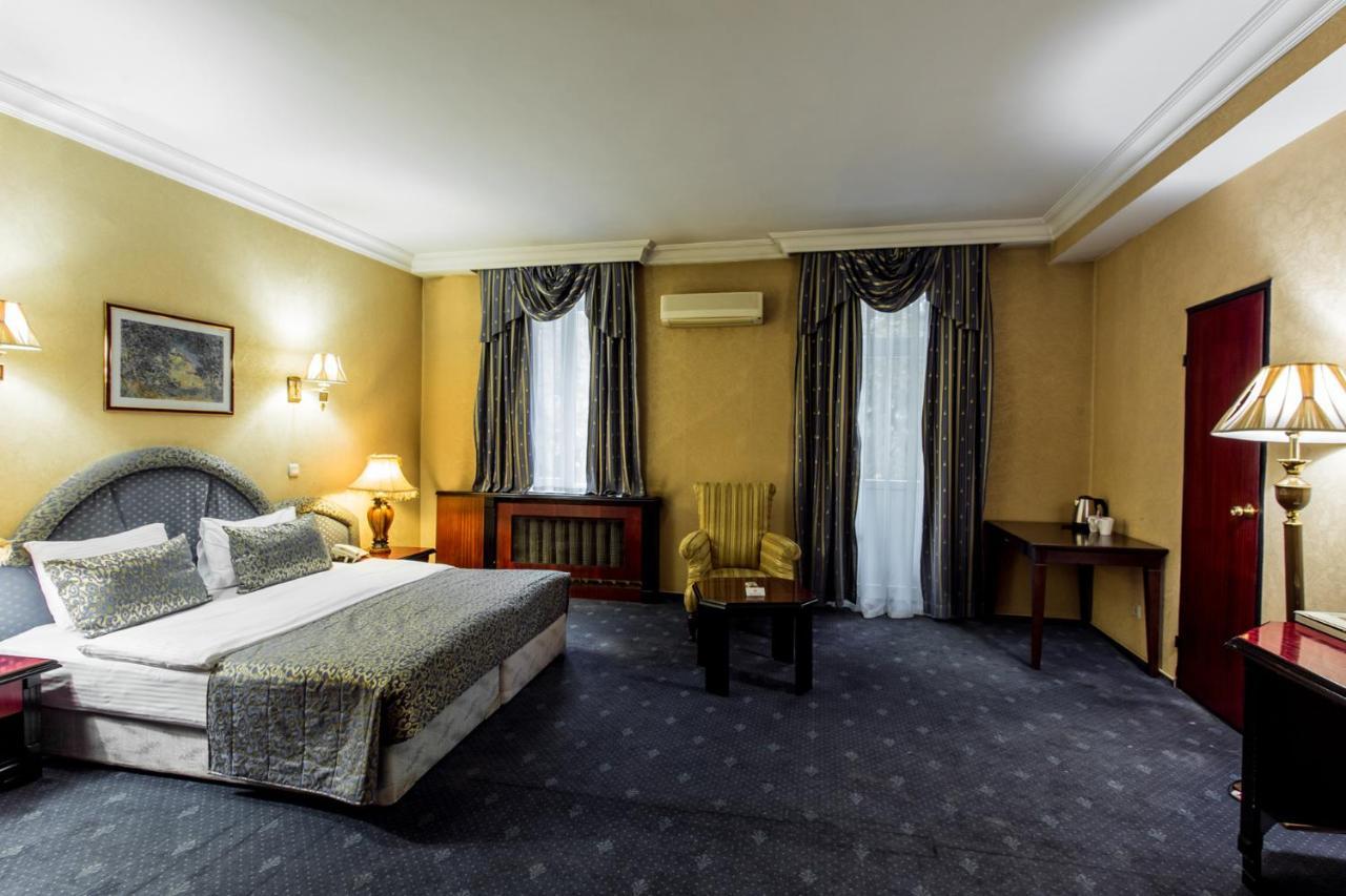 Hotel Ambassador Almaty Esterno foto