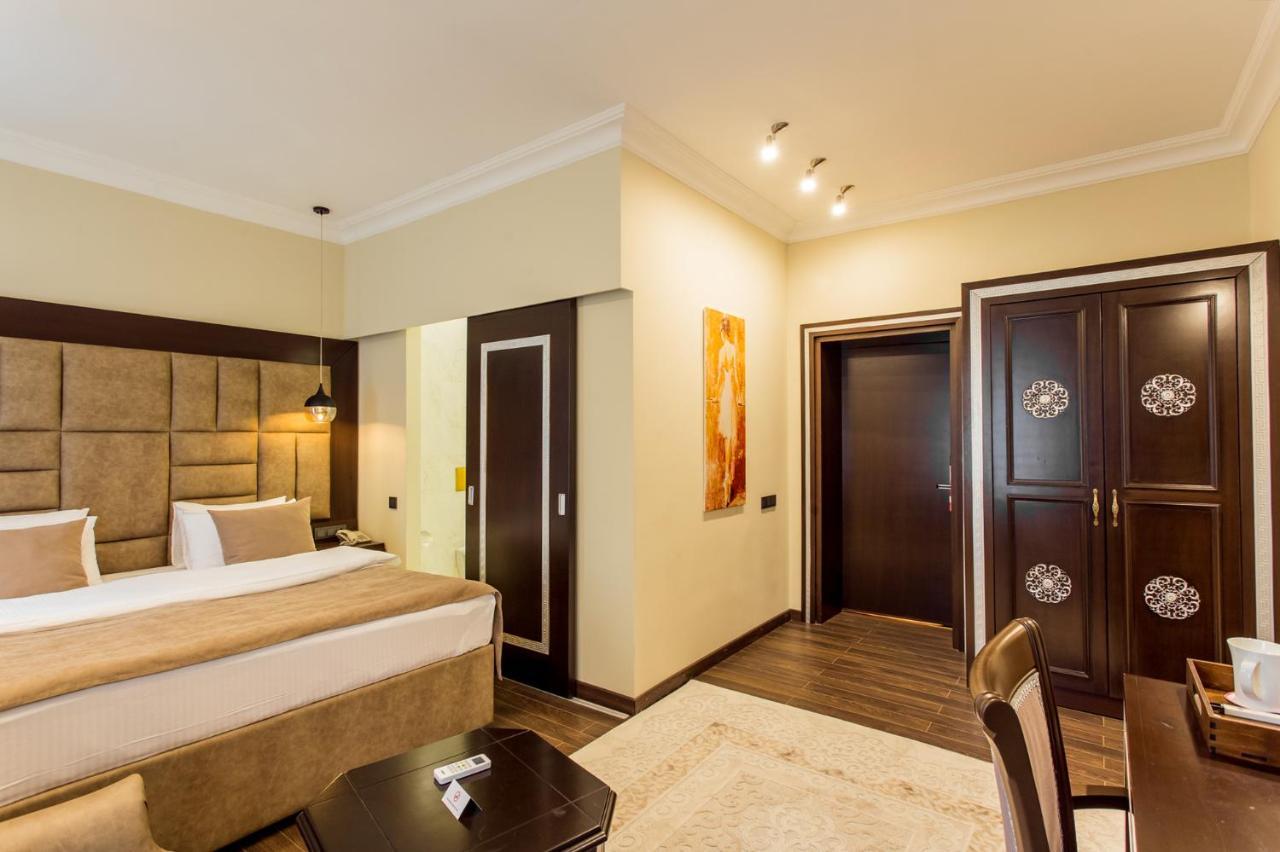 Hotel Ambassador Almaty Esterno foto