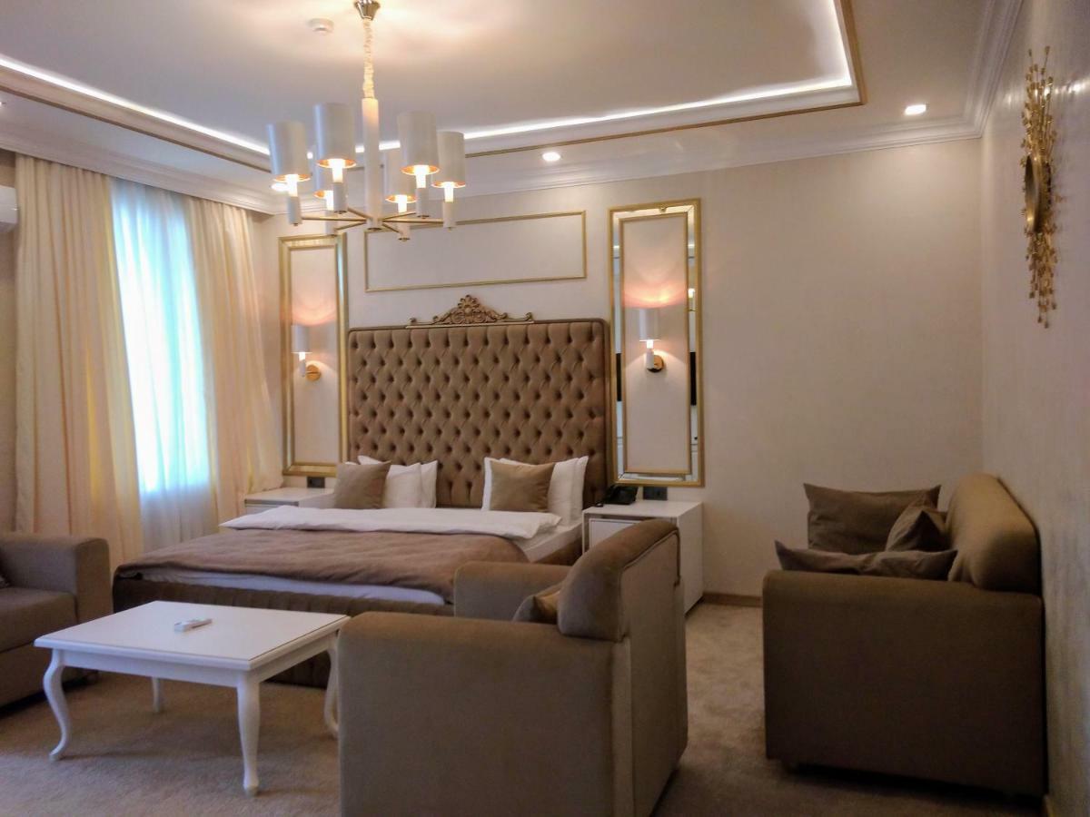 Hotel Ambassador Almaty Esterno foto